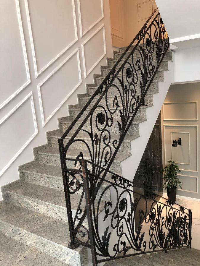 Hotel Dardani Mitrovica Bagian luar foto