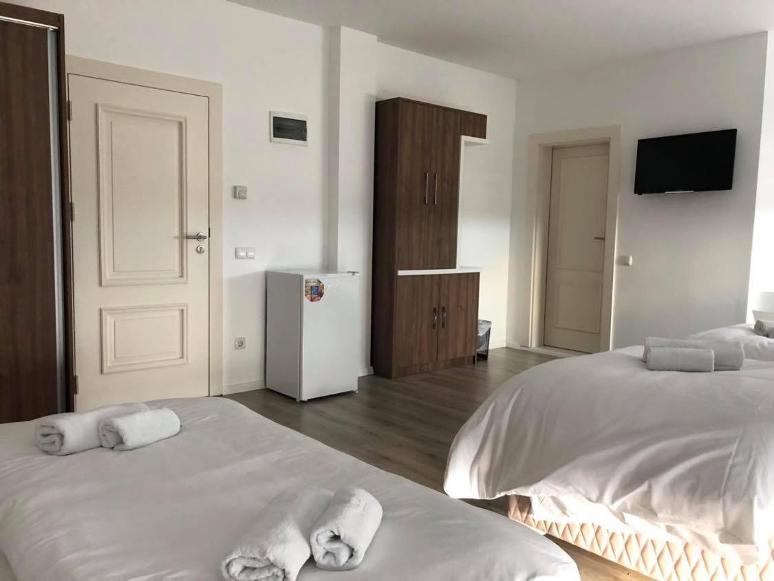 Hotel Dardani Mitrovica Bagian luar foto