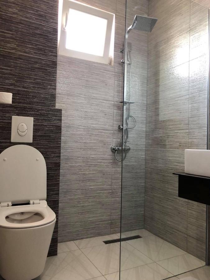 Hotel Dardani Mitrovica Bagian luar foto