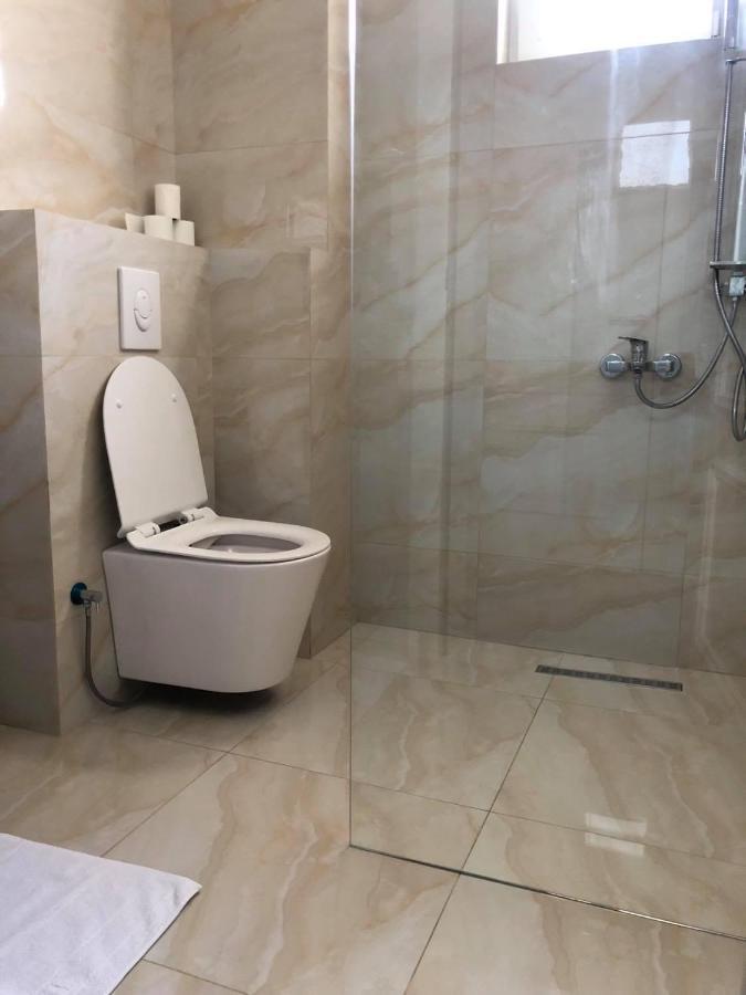 Hotel Dardani Mitrovica Bagian luar foto