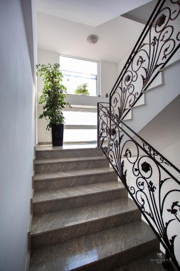Hotel Dardani Mitrovica Bagian luar foto
