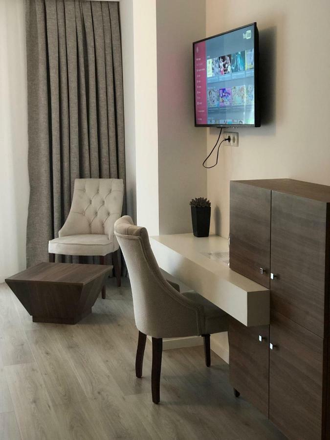 Hotel Dardani Mitrovica Bagian luar foto
