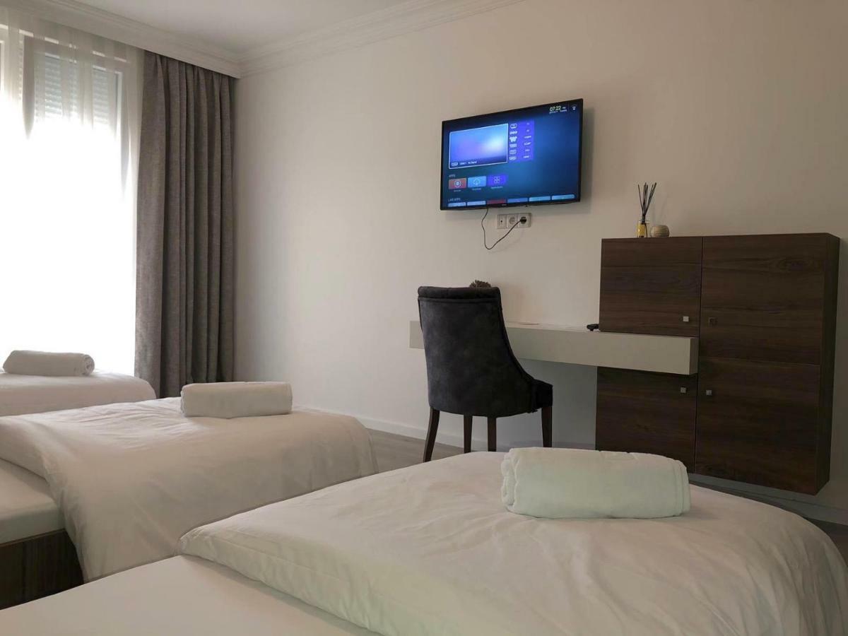 Hotel Dardani Mitrovica Bagian luar foto