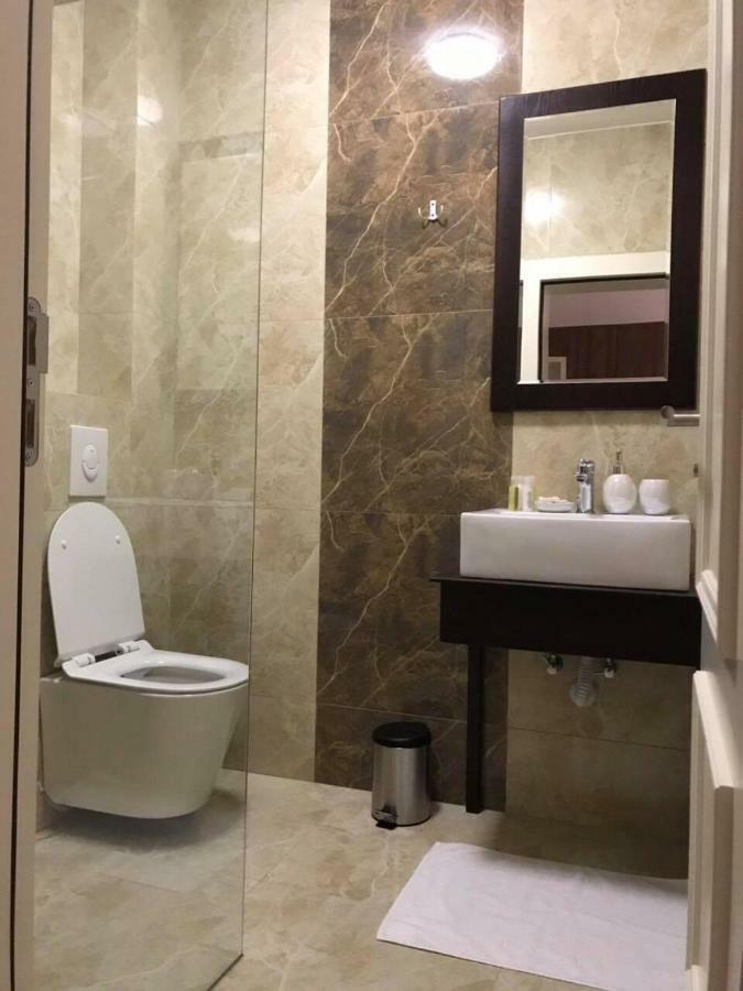Hotel Dardani Mitrovica Bagian luar foto